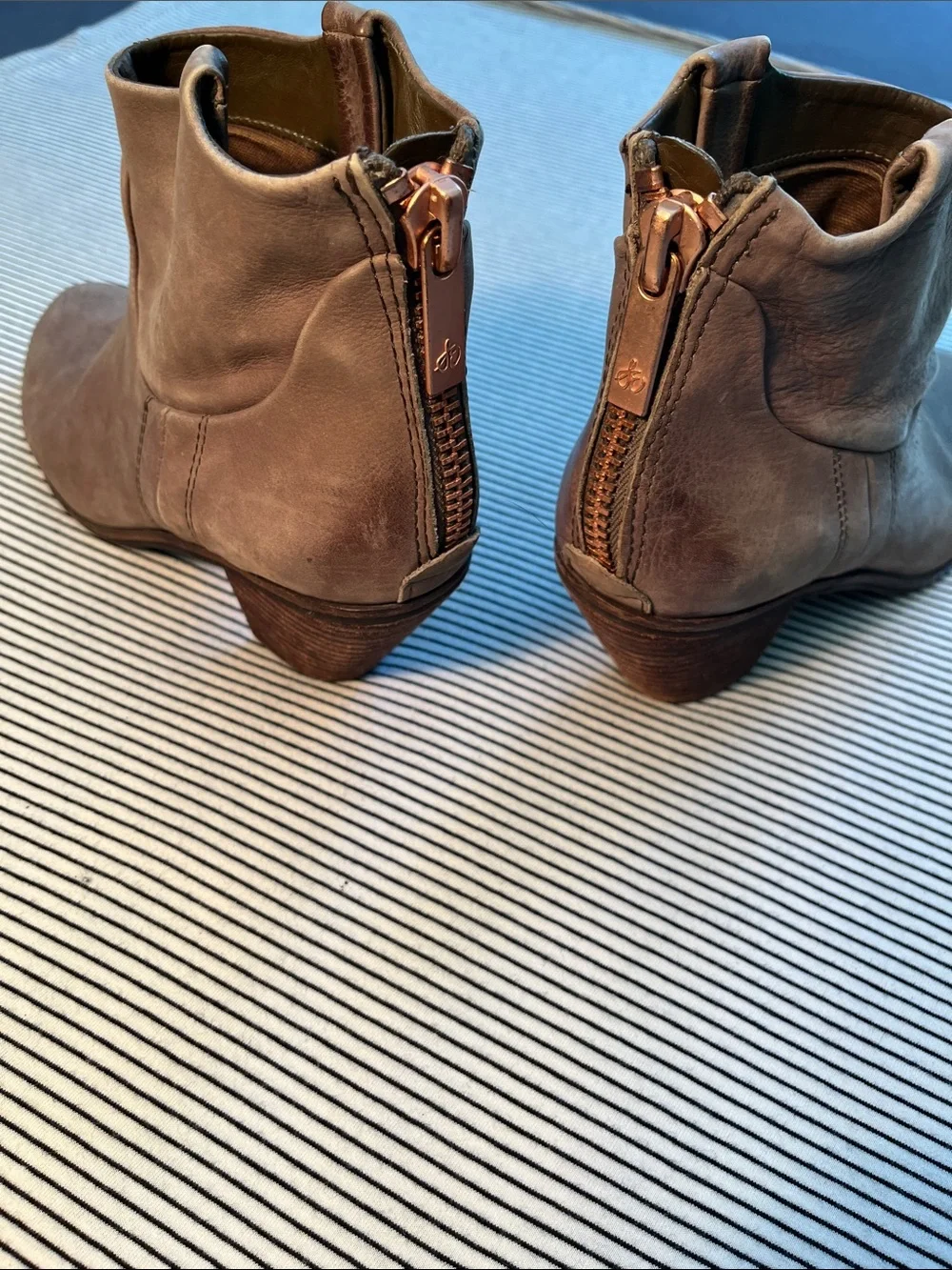 Sam Edelman shirt boots 6.5 Back zipper